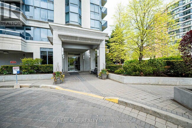 Photo du bâtiment - 35 Finch Ave E