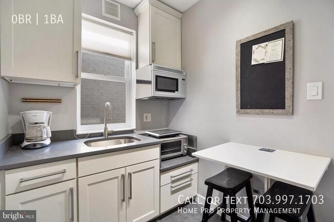 Building Photo - Fantastic studio apartment, modern in Dupo...