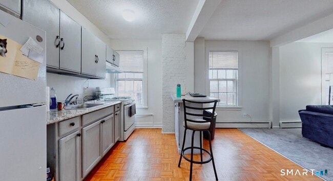 Building Photo - 666 Main St