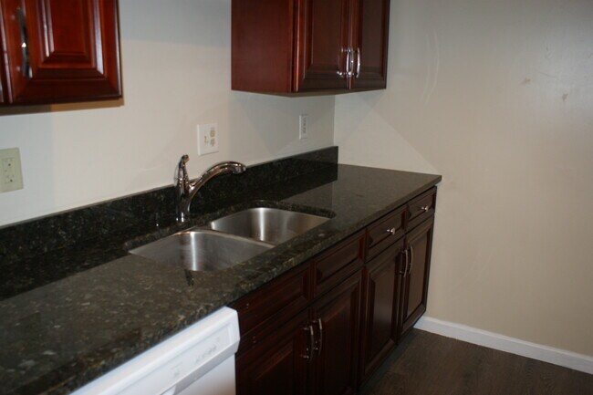 Foto del edificio - 25 Meadow Pond Dr