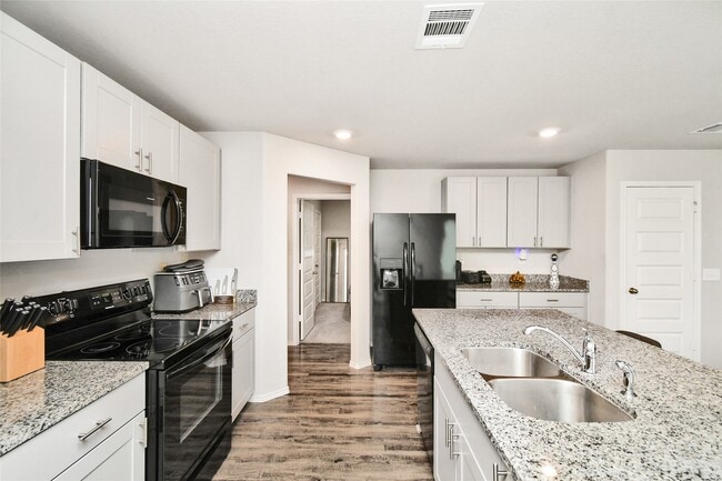 Building Photo - 7915 Meadow Cranesbill Ln