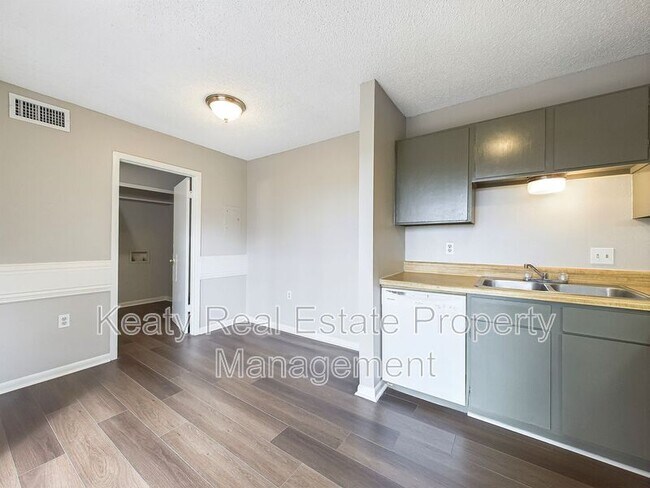 Foto del edificio - 301 Cougar Ridge