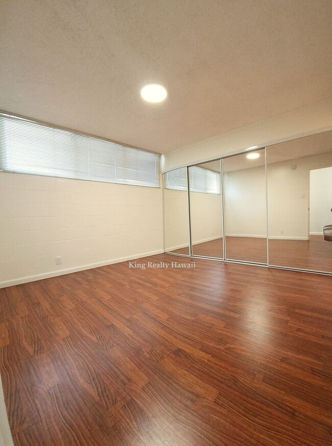 Building Photo - ** Newly Upgraded 1 bedroom  / 1 bath w/la...