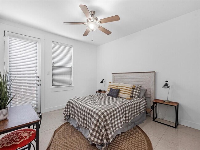 Foto del edificio - 3417 Gillespie St
