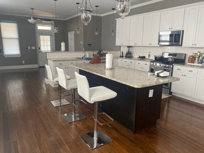 Building Photo - 3429 Missouri Ave