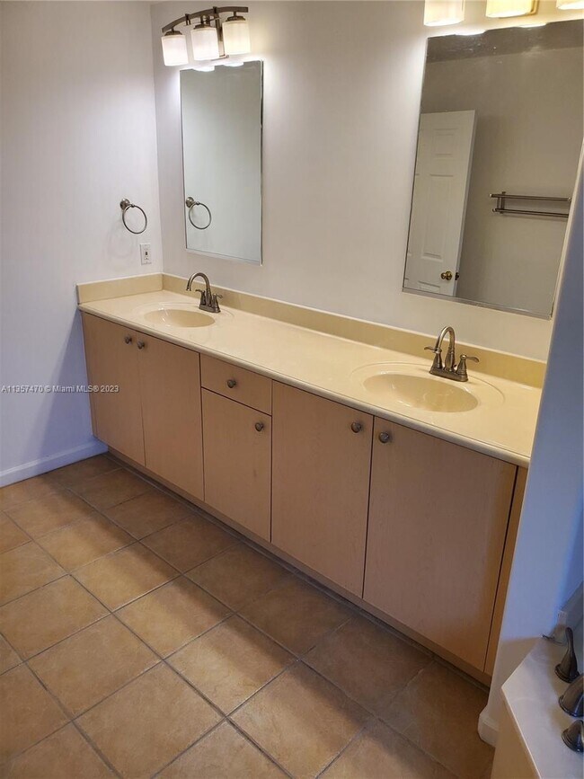 Foto del edificio - 3533 NW 14th Ct