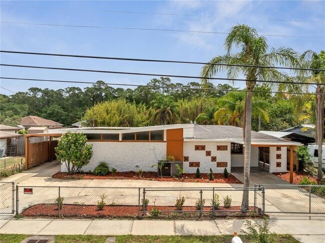 Building Photo - 2303 Bonneville Dr