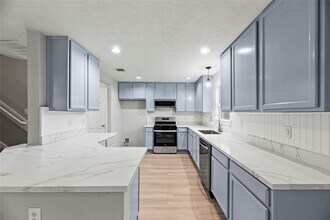 Building Photo - 7606 Hillsdale Park Ct