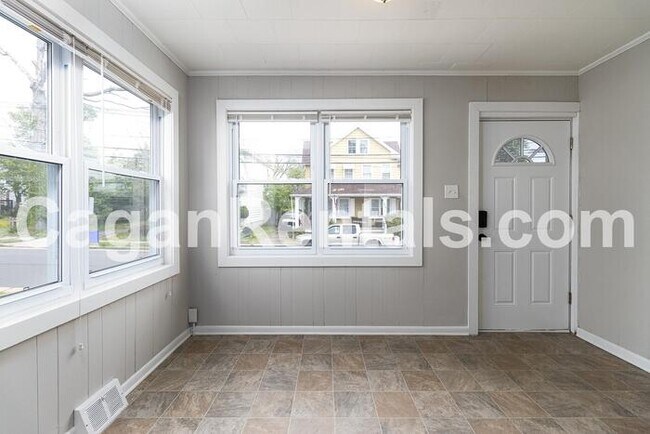 Building Photo - 419 Glover St