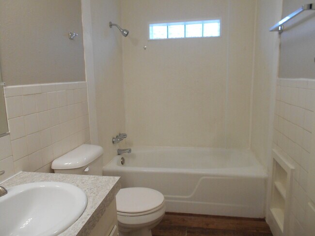 Building Photo - Spacious Duplex with Off-Street Parking