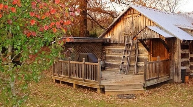 Foto del edificio - Homesteader's Cabin is a 1 BR, 1 Ba with office 4 miles from DT Lexington