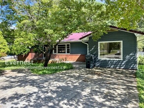 Building Photo - 306 N Circle Dr