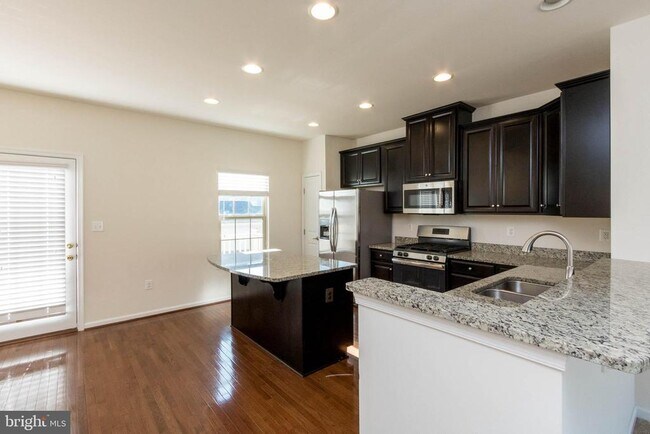 Foto del edificio - 203 Freesia Ln