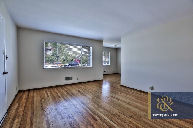Foto del edificio - 751 Laurel Ave