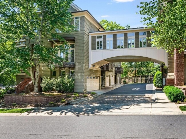 Building Photo - 1166 Park West Dr