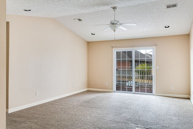 Building Photo - 2 br, 2 bath House - 12401 Brothers Ave. #108