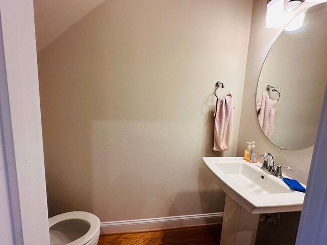 Building Photo - *$3000 Leasing Special*  Modern 3 Bedroom, 2.5 Bath Townhouse