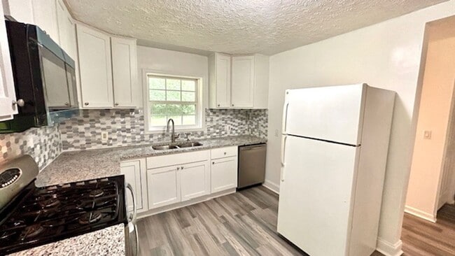 Foto del edificio - 135 Haywood Valley Rd