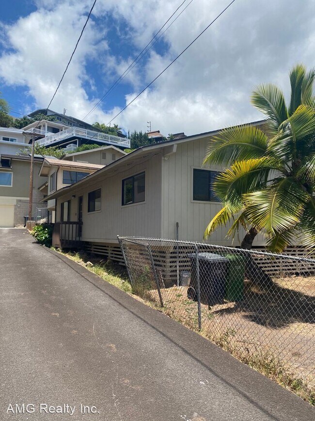 Building Photo - 4 br, 2 bath House - 4046 Keanu Street