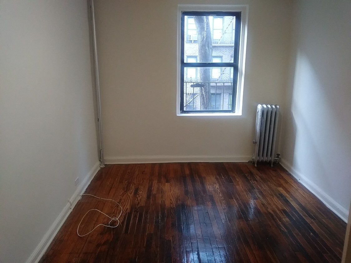Foto principal - 43-16 47th St