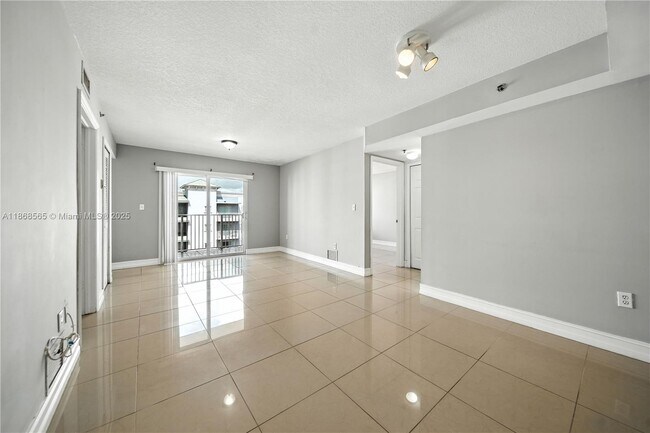 Foto del edificio - 2415 NW 16th St Rd