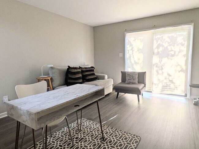 Foto del edificio - 6157 Loch Laural Ln