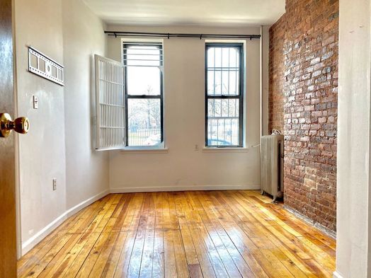 Primary Photo - 282 Suydam St
