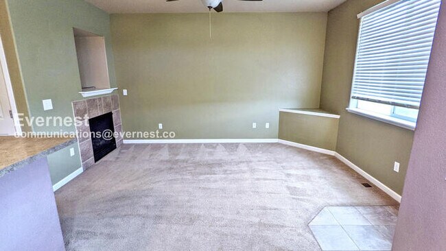 Foto del edificio - 3 Bed/2 Bath Townhome with Garage / Availa...