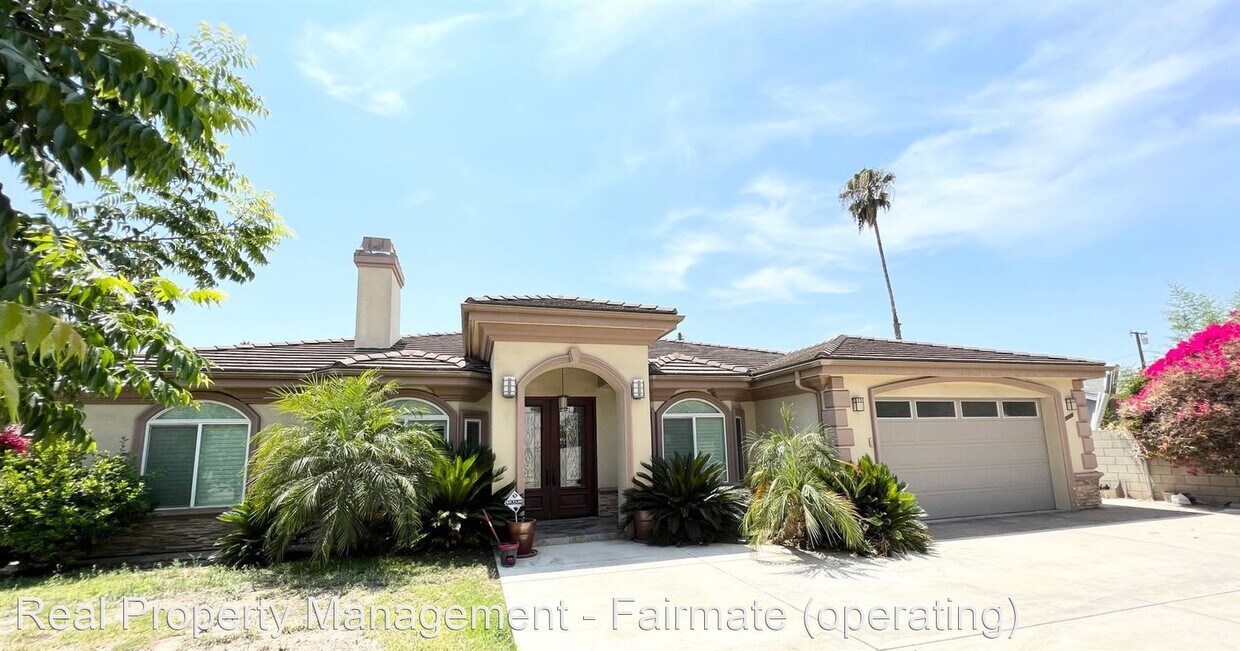 Primary Photo - 4 br, 3.5 bath House - 10328 Olive St