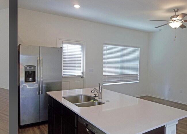 Foto del edificio - 15209 Spruce Frost Cv