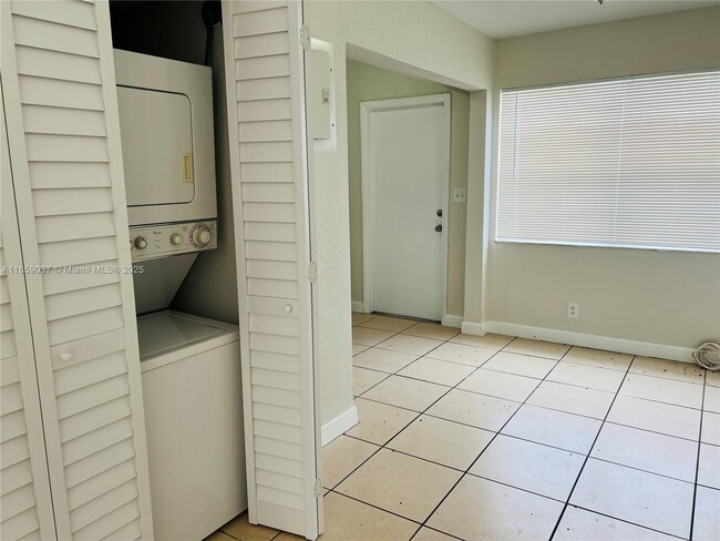 Foto del edificio - 4605 NW 9th Dr