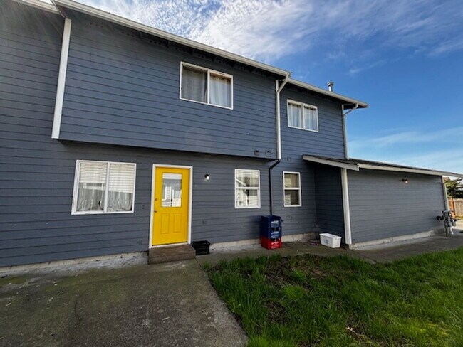 Building Photo - 2215 W Xenia Ln