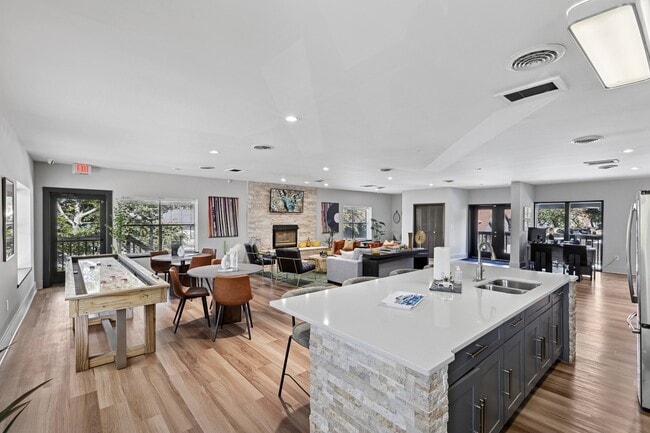 Building Photo - Aventura Bellevue