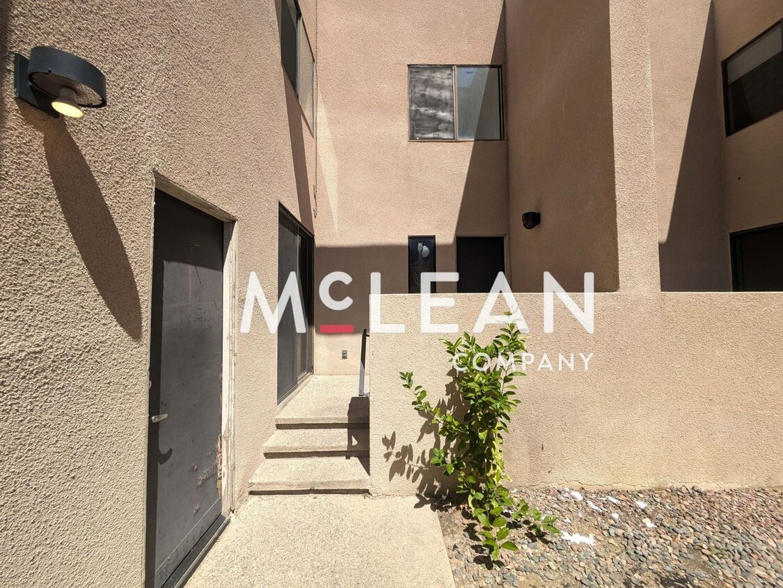 Building Photo - The Village Racquet Club - 2 Bedroom, 2 Ba...