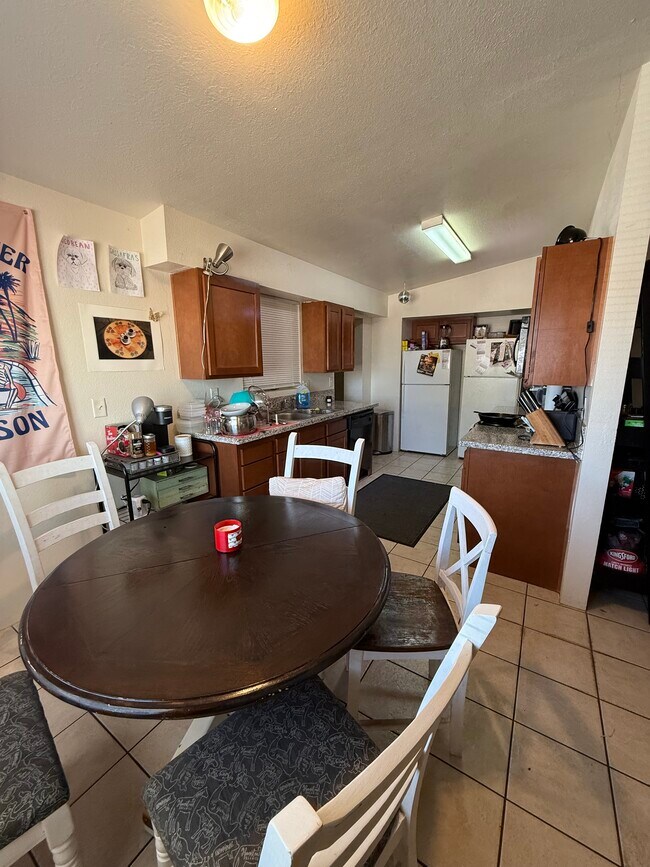 Foto del edificio - 838 E Lester St