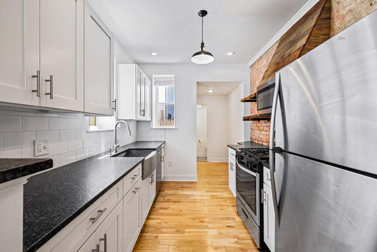 Foto principal - 118 W Montgomery Ave