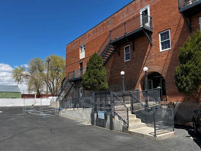 Building Photo - 201 Lamkin St