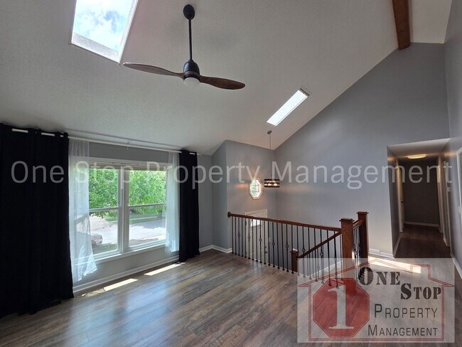 Foto del edificio - Beautiful 3 Bedroom 2.5 Bathroom in KCMO!