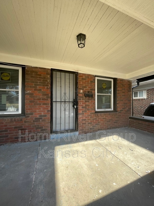 Building Photo - 5627 Olive St