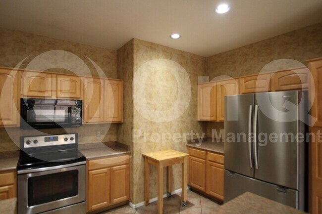 Building Photo - 2061 E Bellerive Pl