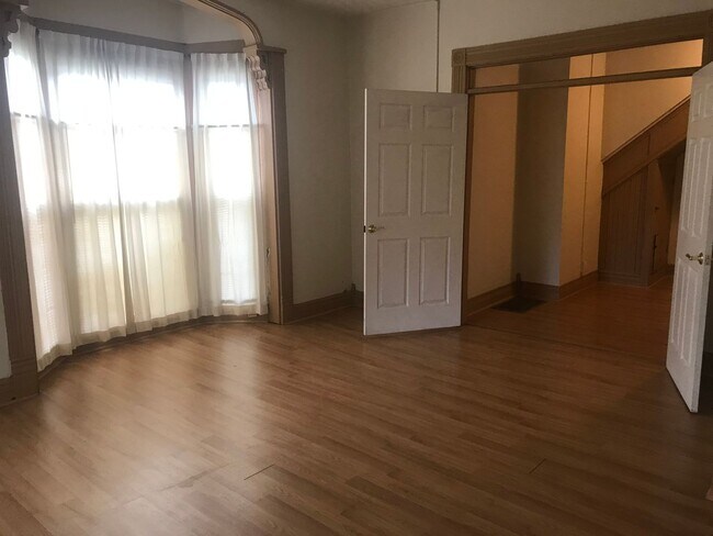 Foto del edificio - Downstairs unit....1 Bedroom 1 Bath