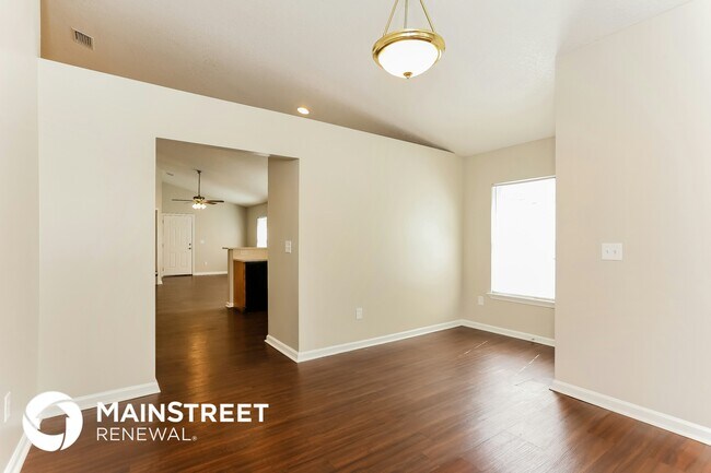 Foto del edificio - 8566 Maple St