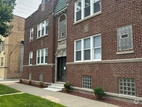Building Photo - 2418 N Kilbourn Ave