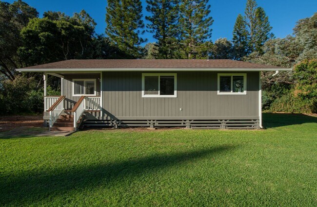 Building Photo - Cottage on Makawao gated estate with 3 bed...