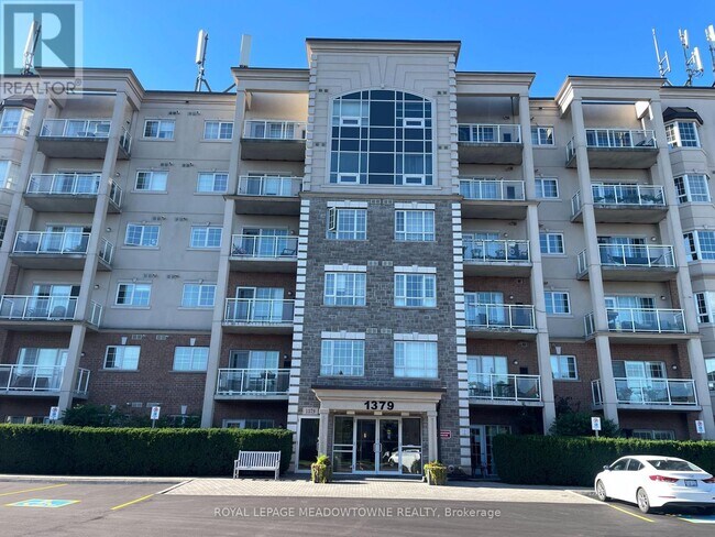 Photo du bâtiment - 1379-1379 Costigan Rd