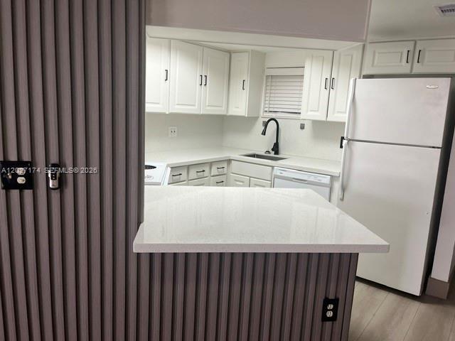 Foto del edificio - 8215 Lake Dr