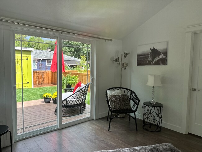 Building Photo - 1 Close-In, New York Style Studio w/Private Yard