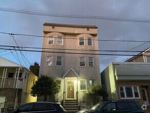 Building Photo - 19 W 14th St
