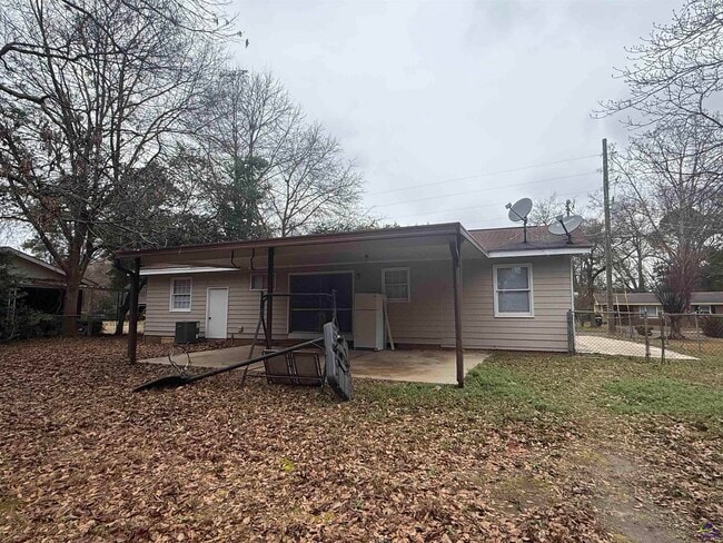 Building Photo - 417 Willow Ave