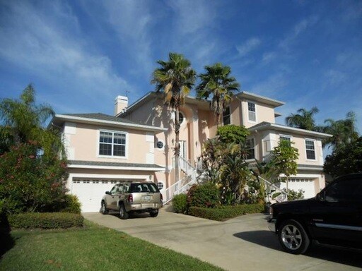 Primary Photo - 320 Buttonwood Ln